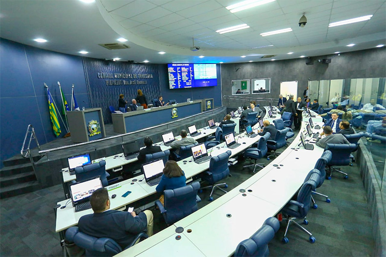  Prefeitura envia 14 projetos e Câmara faz força-tarefa para votação 