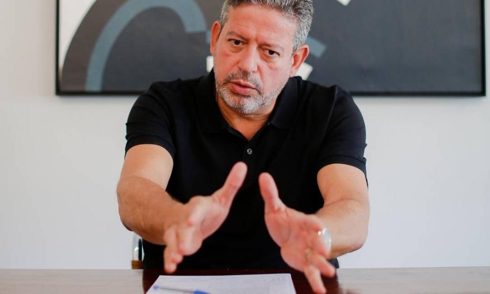 Parlamentares buscam barrar atos de Bolsonaro que reduziram controle sobre armamento no país