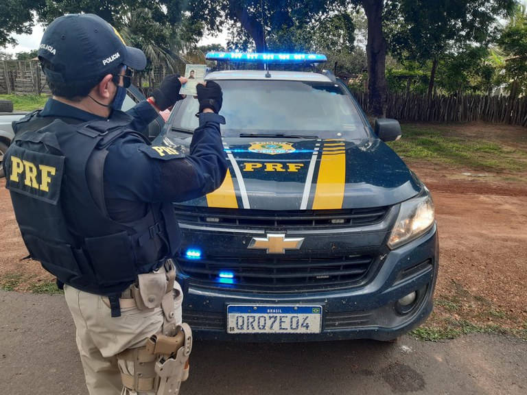 Homem é preso pela PRF após apresentar CNH falsa em Jerumenha