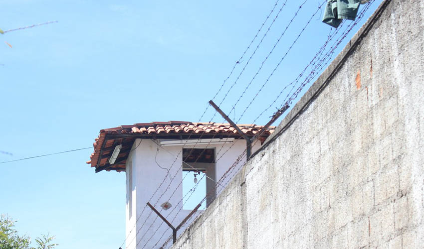 Internos tentam fugir do CEM, mas são impedidos por agentes