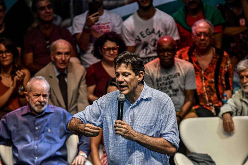 Haddad coloca Ciro como candidato da direita e fala em união só no 2º turno