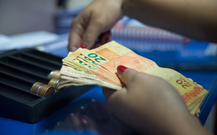Pesquisa: 96% das prefeituras usam repasse extra para quitar 13º