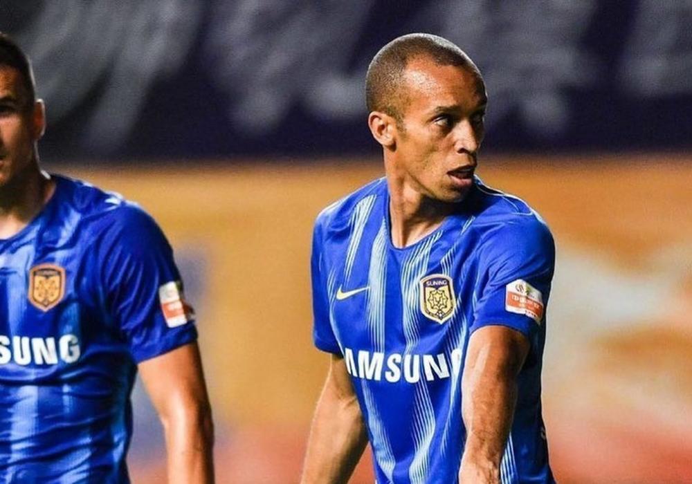 Miranda em ação pelo Jiangsu Suning, seu último clube — Foto: Jiangsu FC