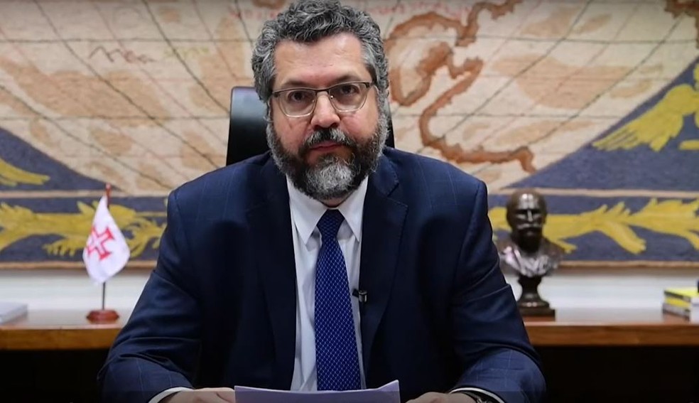 Após Pazuello, Congresso mira saída de Ernesto Araújo como prioridade