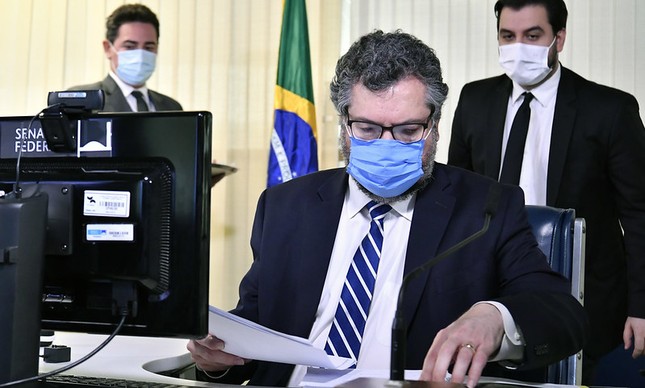Senadores ameaçam Itamaraty com bloqueio se Ernesto Araújo permanecer no cargo