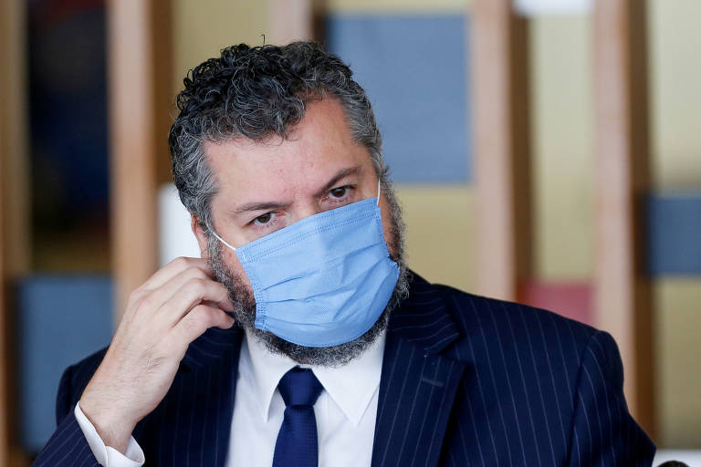 Nem bolsonaristas no Congresso defendem Ernesto Araújo em meio a pressão