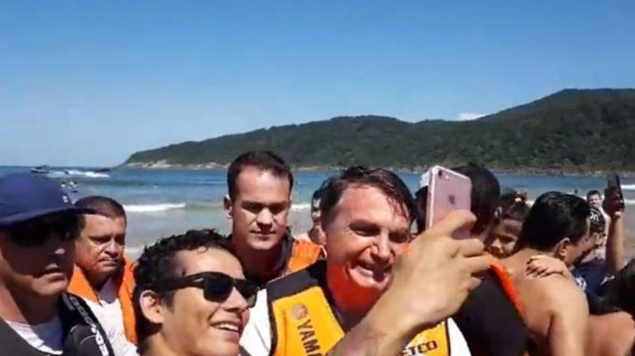 Férias de Bolsonaro custaram R$ 2,4 milhões aos cofres públicos