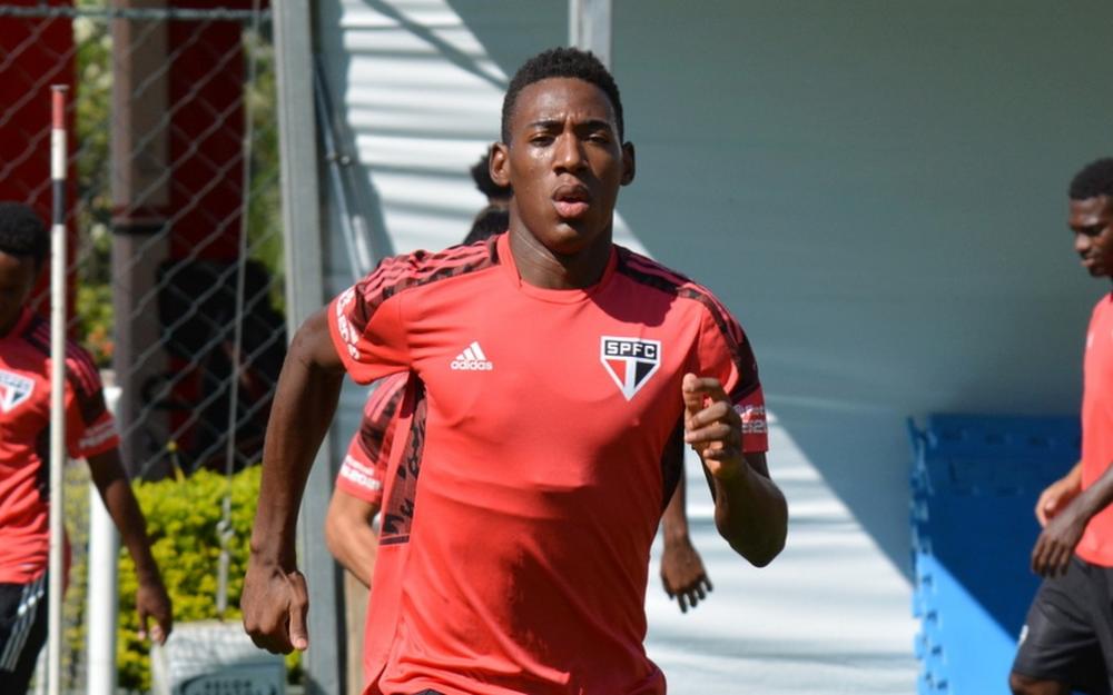 Léo surge como favorito a recomeçar a temporada no time titular de Crespo — Foto: Felipe Espindola / www.saopaulofc.net