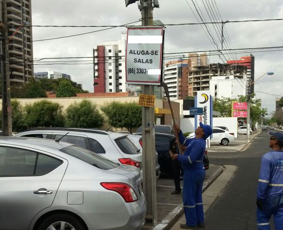 Prefeitura multa 88 empresas por publicidade em postes e muros