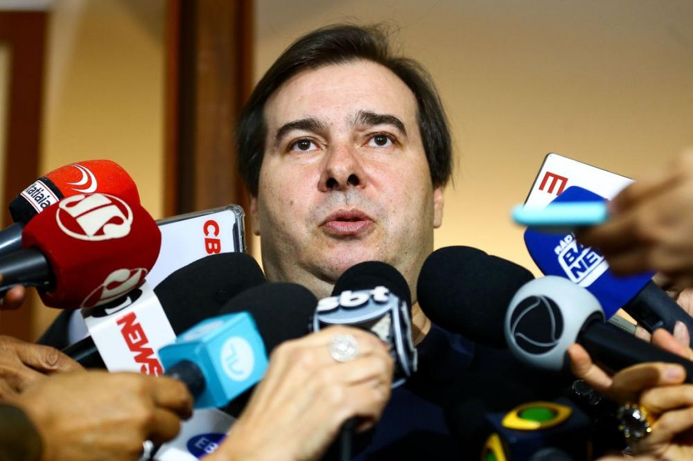 Maia diz que imposto transação financeira digital não passa na Câmara