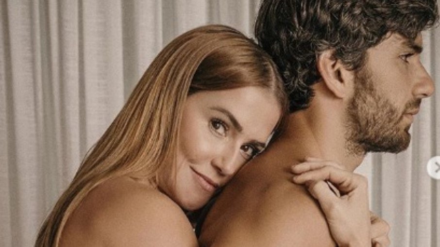Deborah Secco e o marido Hugo Moura