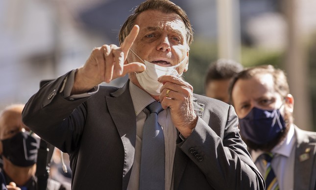 Apavorado com CPI da Covid, Bolsonaro ataca ministro Barroso