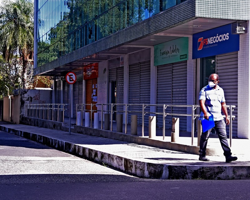 Piauí prorroga toque de recolher e mantém suspensão das atividades aos finais de semana