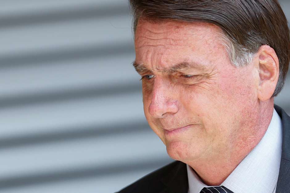 Bolsonaro pode viajar para fora e deixar Orçamento para Lira