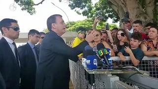 Em entrevista tensa, Bolsonaro evita inocentar Flávio: 'Não sou juiz'