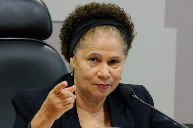 Regina descarta concorrer em 2022, mas se anima com possibilidade de gestão