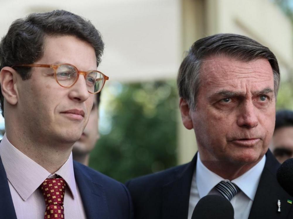 Ricardo Salles cala a fala de Bolsonaro sobre não ter corrupção no governo