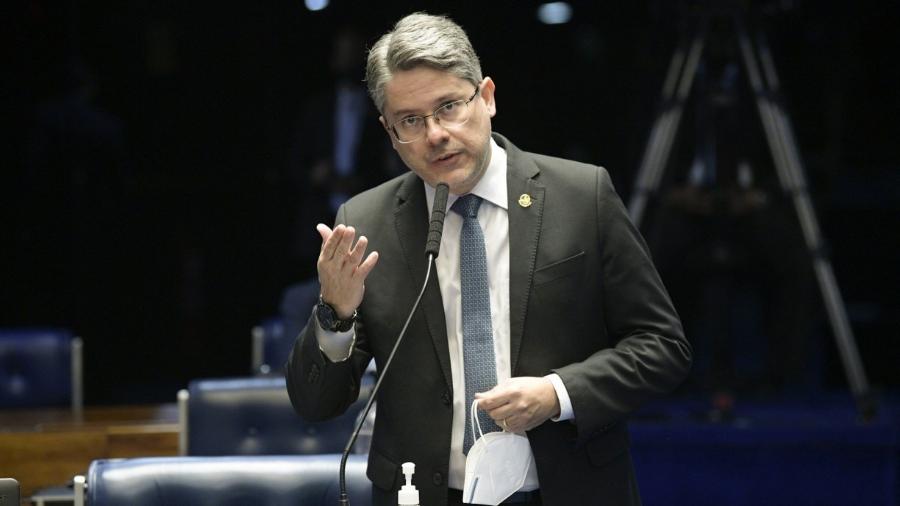 Senador delegado produz roteiro para investigação da CPI da Covid