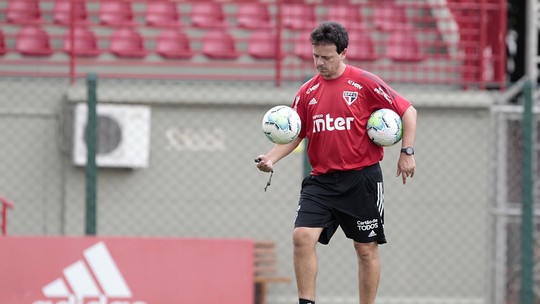 Fernando Diniz deixou o São Paulo recentemente.