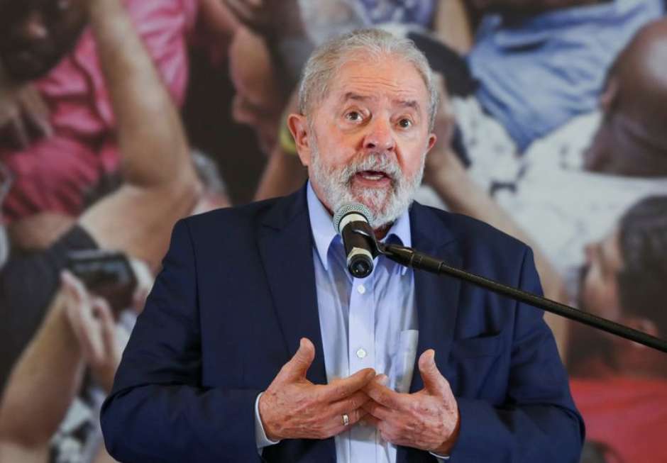 Lula critica governo e afirma que Brasil 