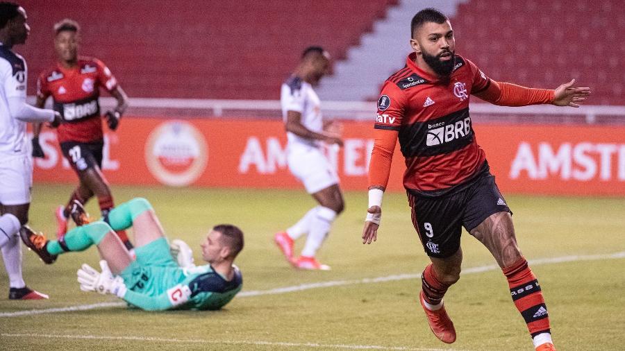 Gabigol, atacante do Flamengo, celebra gol sobre a LDU - Imagem: Alexandre Vidal / Flamengo