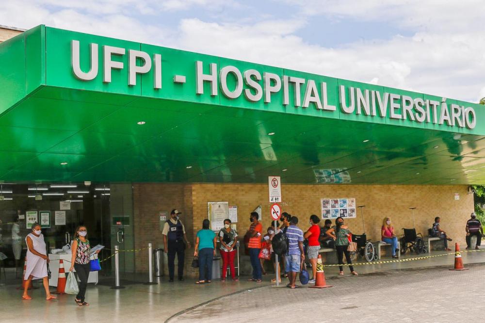 Profissinais de saúde suspendem atendimentos no HU-UFPI