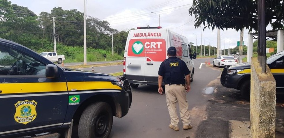 Homem foi contido por policiais da PRF em Teresina — Foto: Divulgação/PRF
