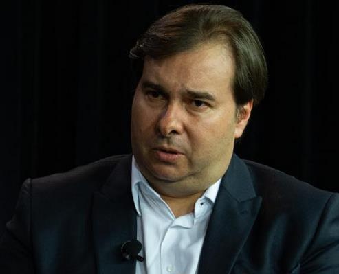 Desarticulação do governo dá a Rodrigo Maia o papel de 'primeiro-ministro' 
