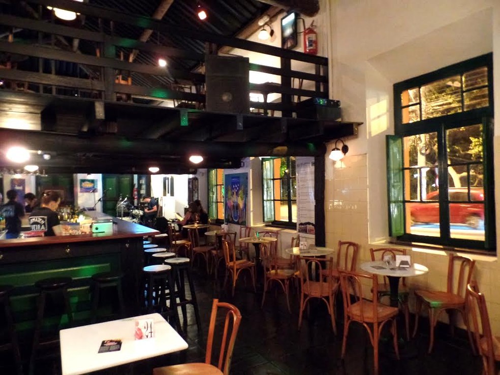 Bares e restaurantes poderão abrir até as 23h neste sábado no Piauí
