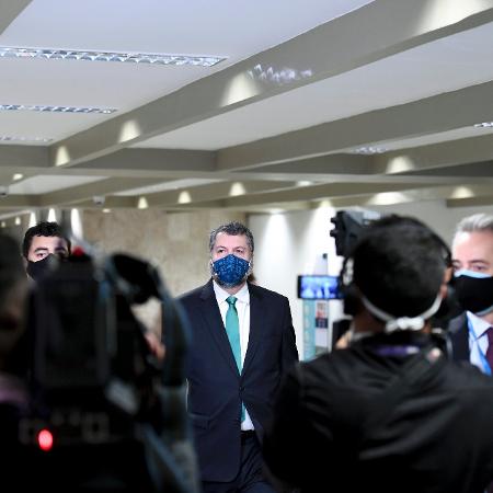 Ernesto Araújo poupa Bolsonaro, joga culpa para Saúde e mente sobre EUA e China