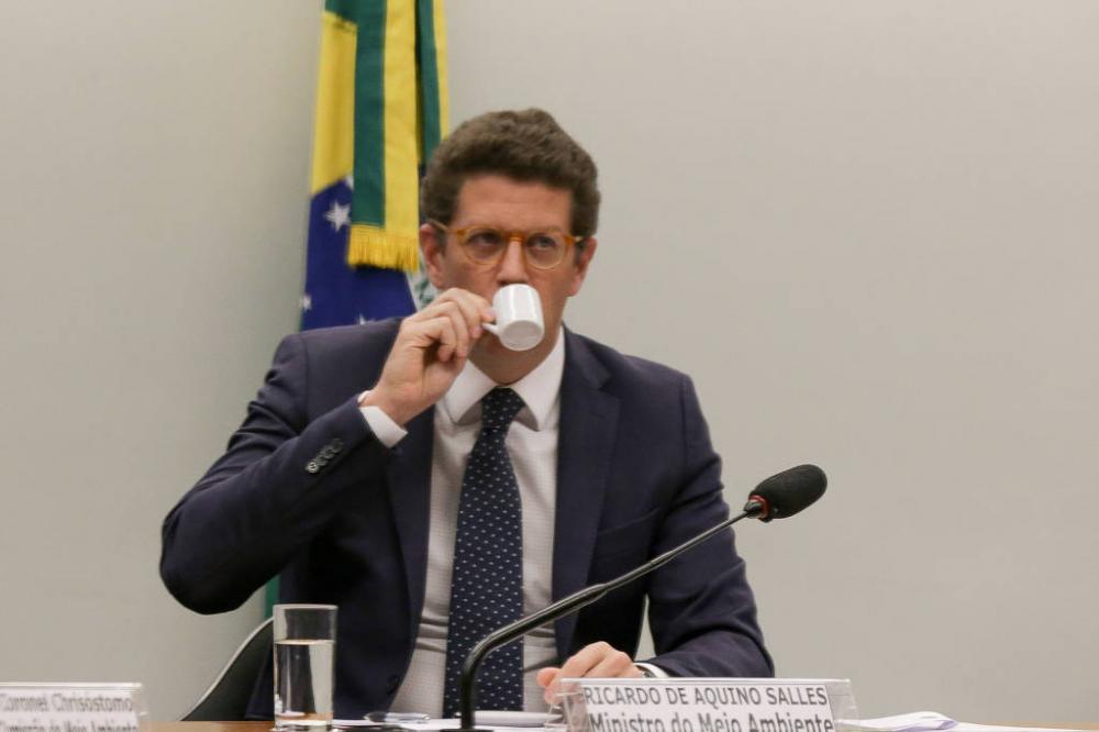 Salles e Ministério do Meio Ambiente são alvos de busca e apreensão da PF