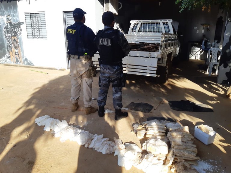 PRF apreende drogas avaliadas em R$ 1 milhão na BR 316 em Picos