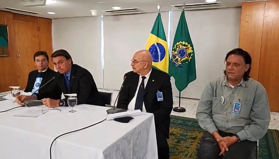 Site revela vídeo de reunião de 'gabinete paralelo' orientando Bolsonaro