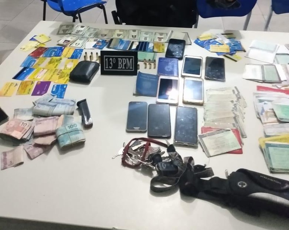 Homem é preso com 160 documentos de veículos e 70 cartões de banco na Zona Norte de Teresina