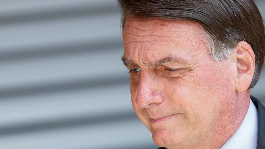 Bolsonaro ataca Justiça e ministro Barroso em conversa com apoiadores