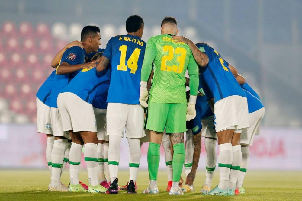 Como era de se supor, os jogadores da seleção brasileira fizeram um manifesto pela luz elétrica e pela água encanada - Cesar Olmedo/Reuters