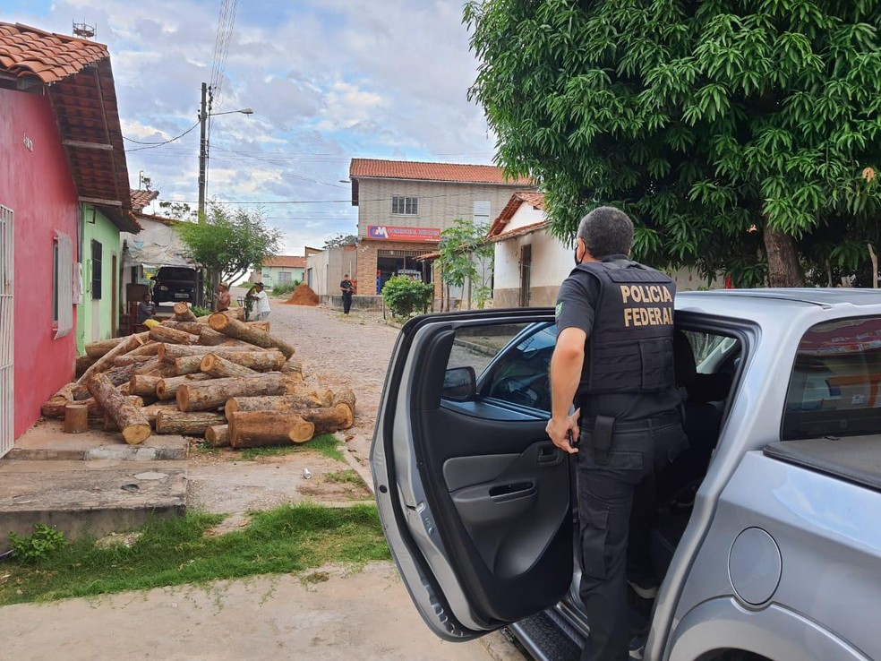 PF cumpre mandados em Teresina durante operação contra facção criminosa