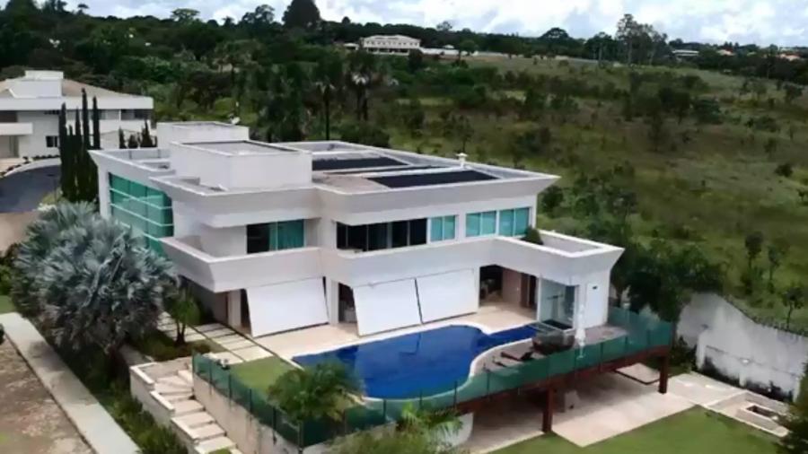 Após mansão, Flávio Bolsonaro só registrou venda de sala por R$ 265 mil