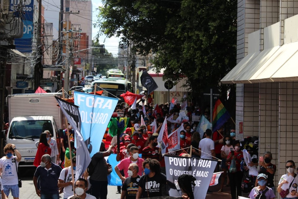 Manifestantes fazem atos contra o governo Bolsonaro em Teresina