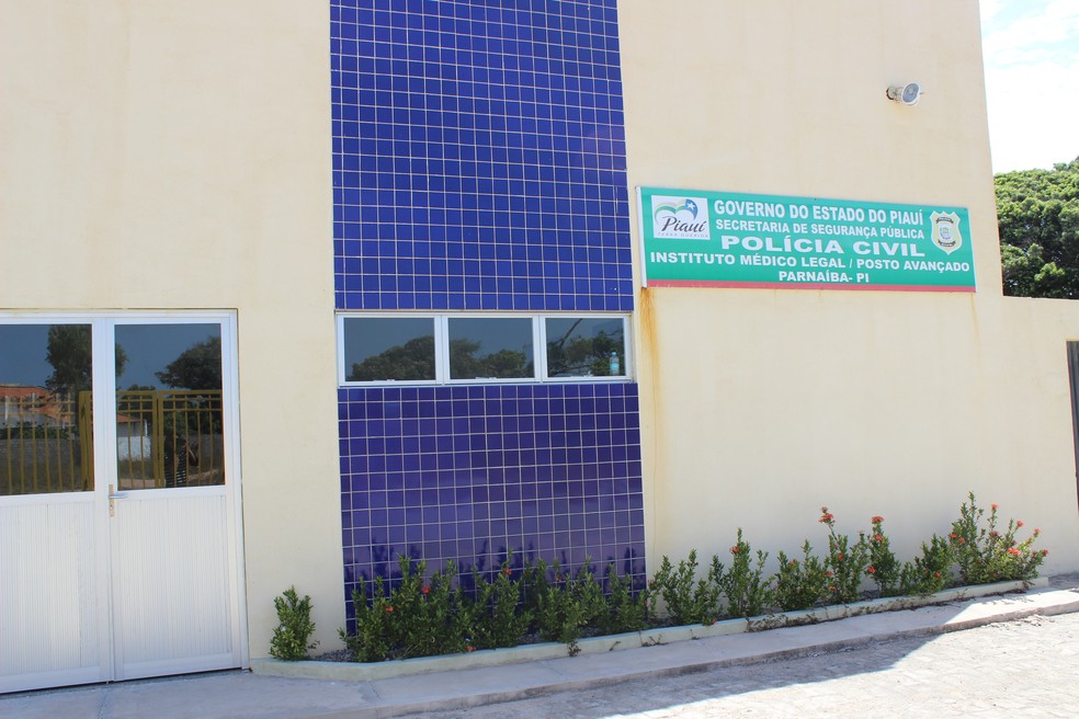 Corpo foi encaminhado para o IML de Parnaíba — Foto: Patrícia Andrade