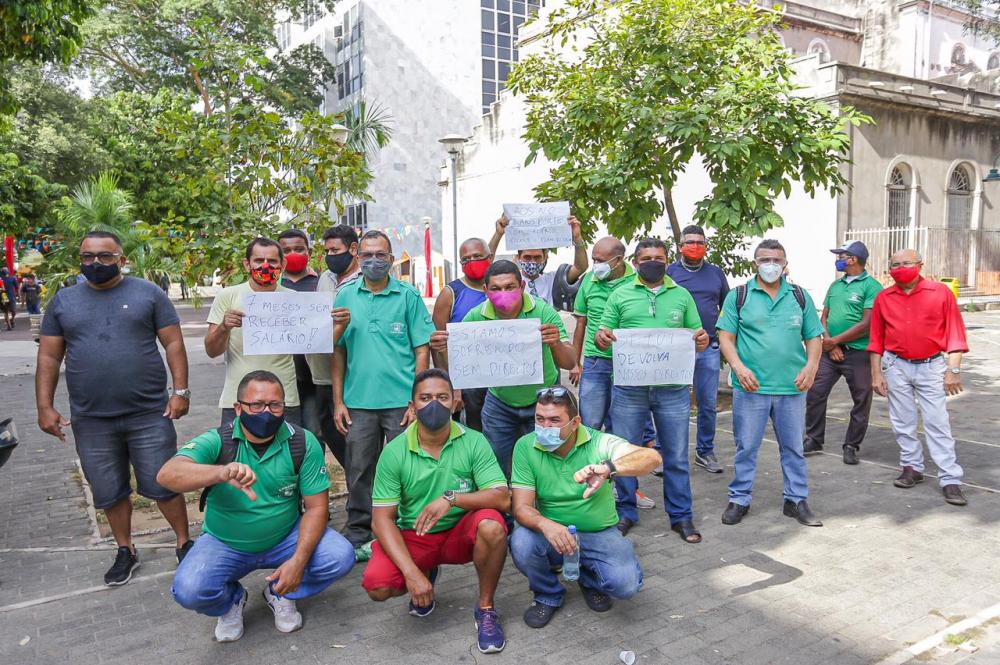 Trabalhadores do transporte realizam manifestação em Teresina