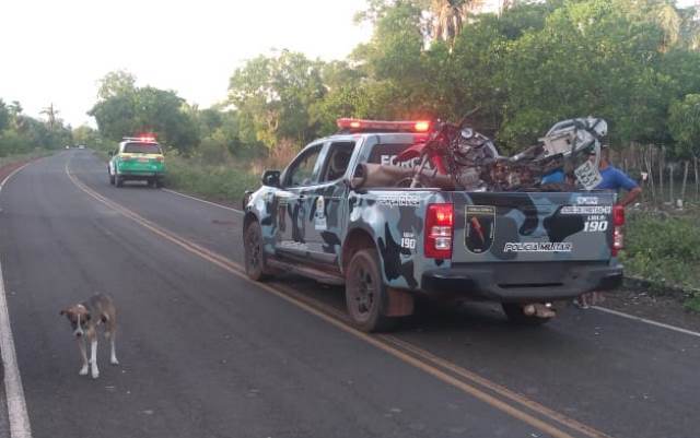 Homem colide moto com jumentos e morre atropelado por caminhão no PI