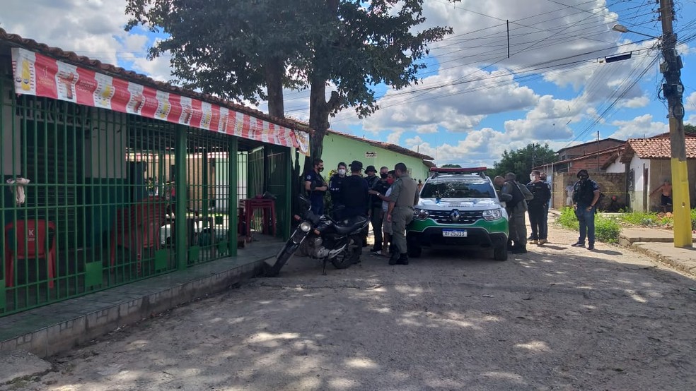Polícia identifica vítimas de duplo homicídio em bar de Teresina