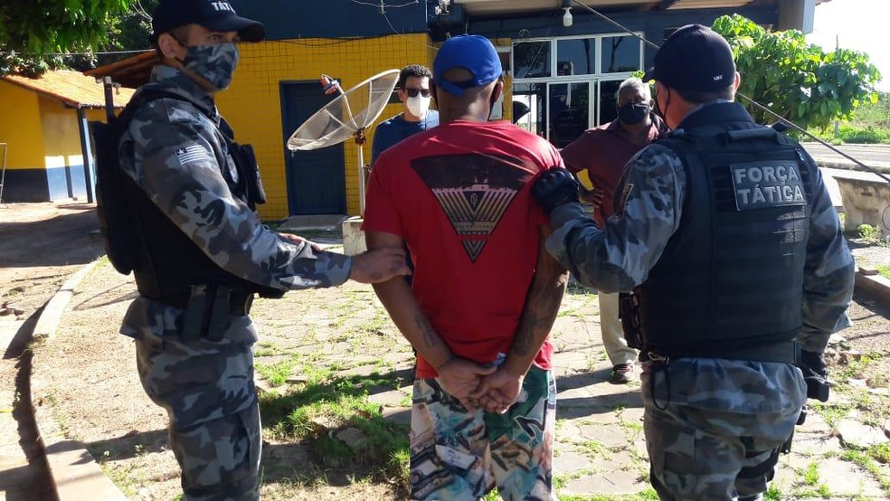 Suspeito de integrar facção criminosa é preso dentro de ônibus com destino a SP