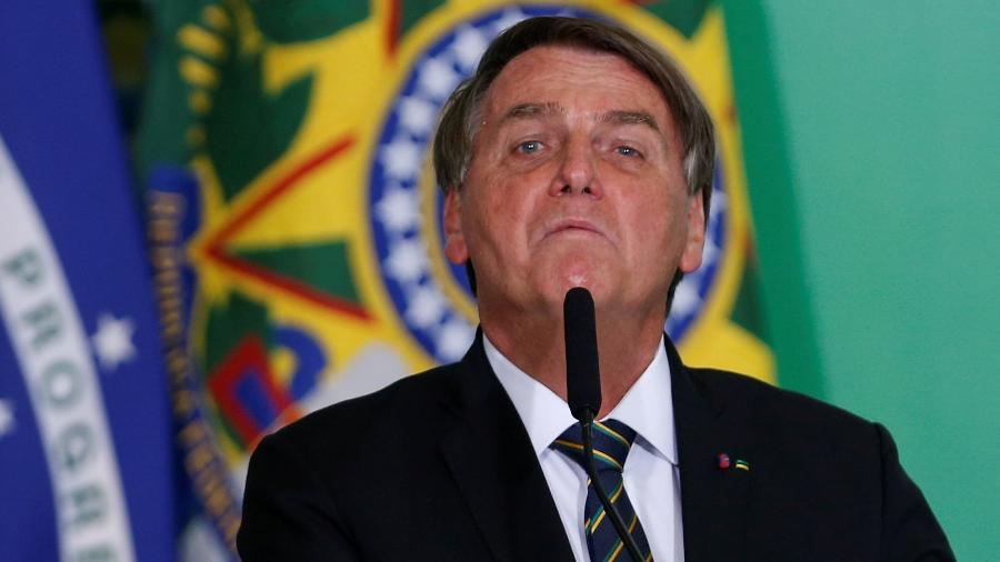 Sem provas, Bolsonaro insinua fraudes e ameaça eleições de 2022