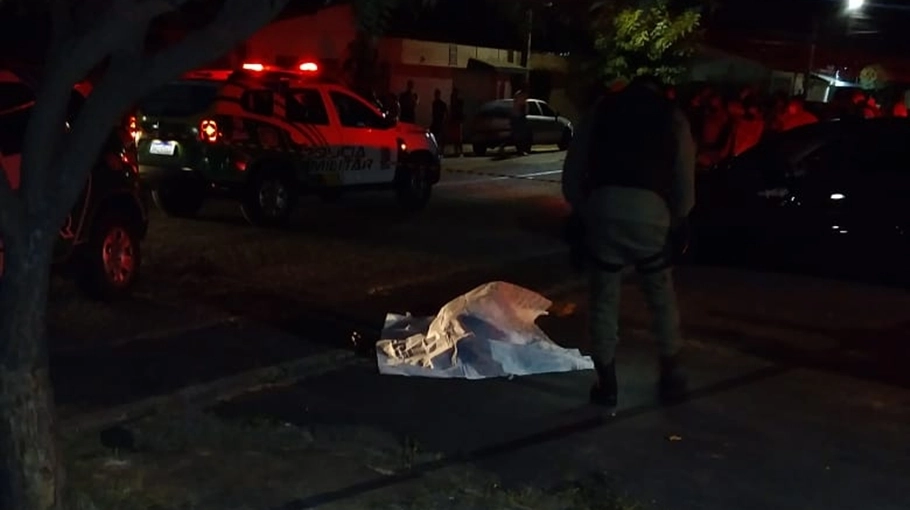 Jovem é executado com cinco tiros dentro de veículo na Vila Operária