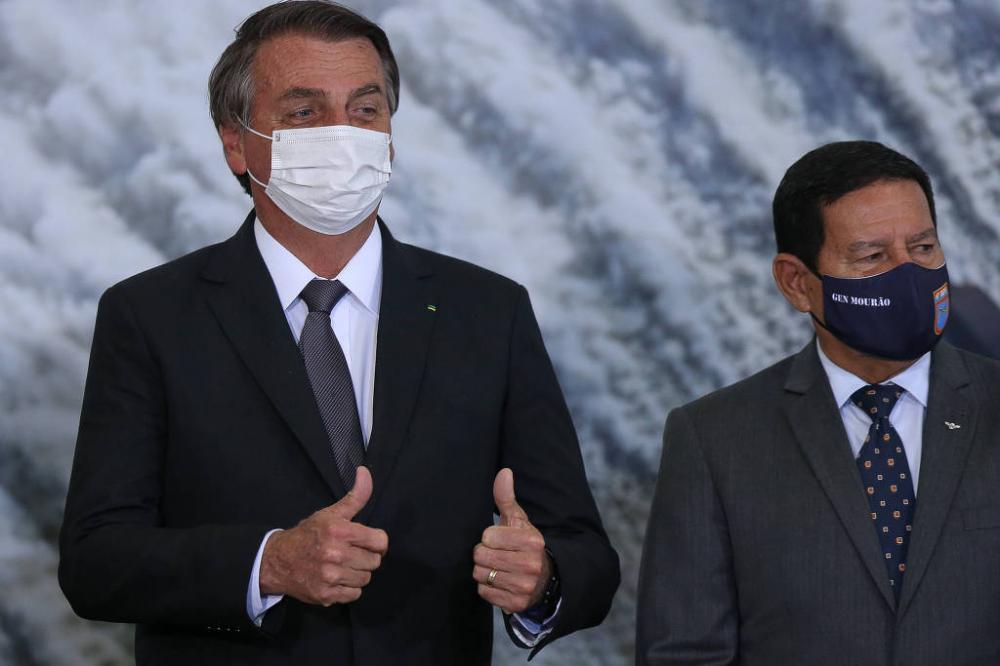 Moraes compartilha provas com TSE e reforça ações contra Jair Bolsonaro