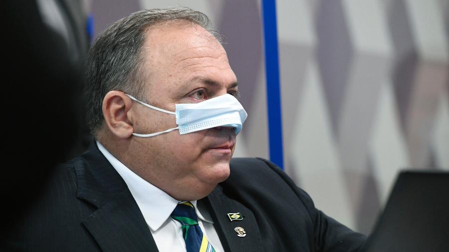 Pazuello diz em nota que não é desonesto ou incompetente, é só bobo