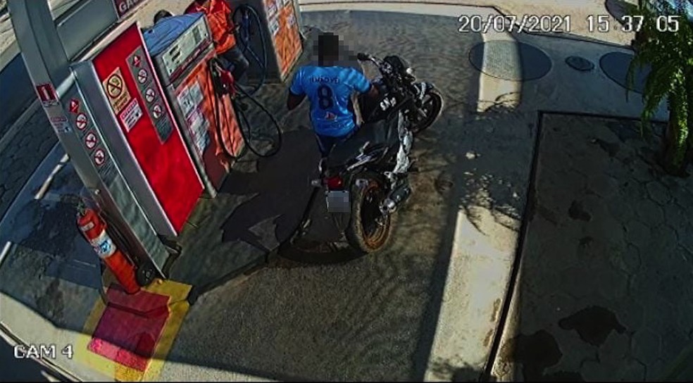 Homem é preso suspeito de furtar cartão de crédito de amigo, no Piauí — Foto: Polícia Militar