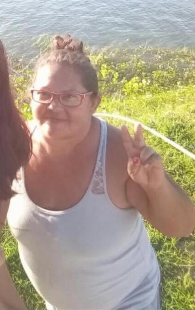 Maria de Nazaré dos Reis Santos, de 50 anos, foi assassinada com um tiro no pescoço na cidade de Campo Maior — Foto: Reprodução